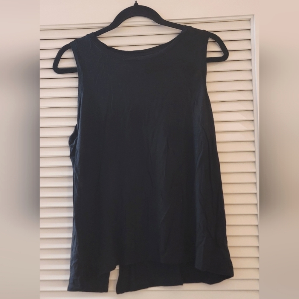 Halogen - Black Lightweight Sleeveless Top With Keyhole Back & Slit Detail
